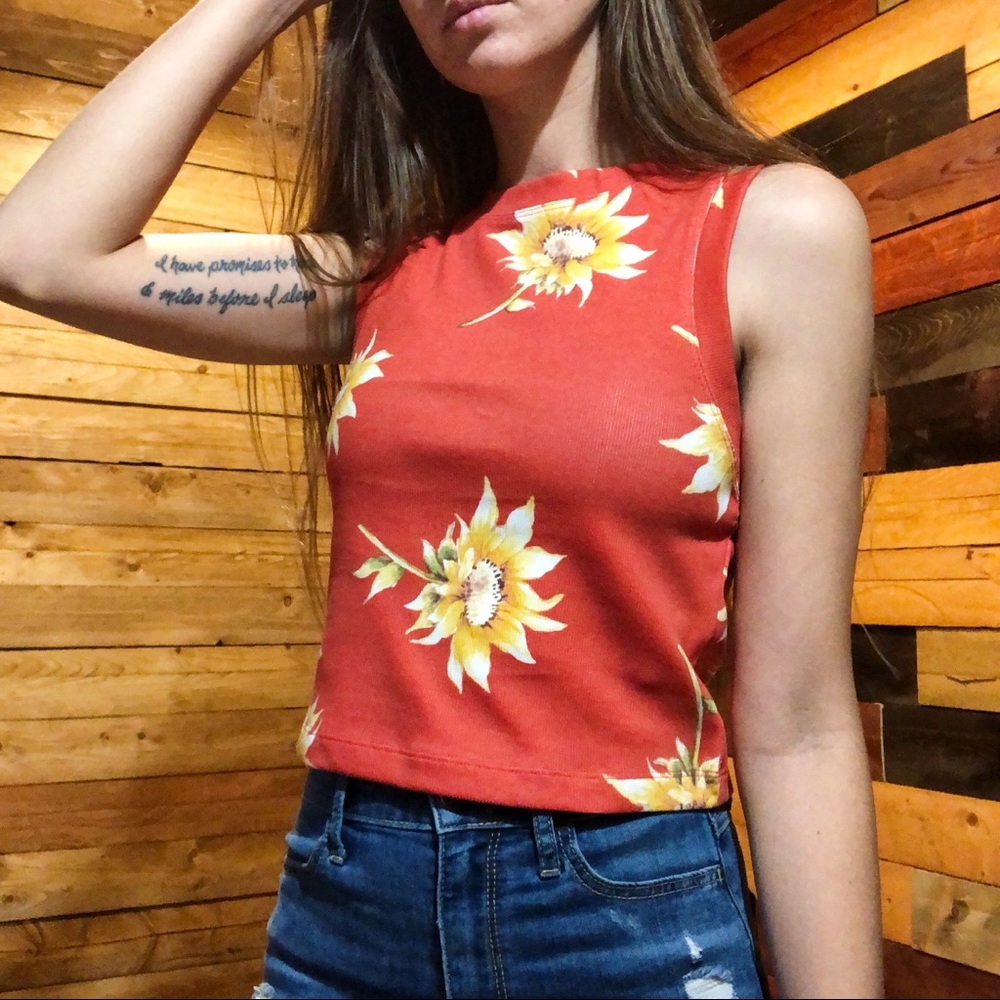 NWOT 🌻 cropped tank
